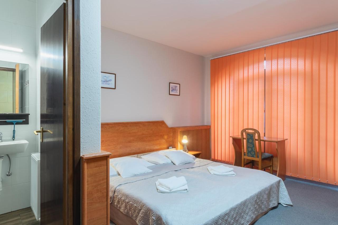 Delanta Panzio Bed & Breakfast Pecs Exterior photo