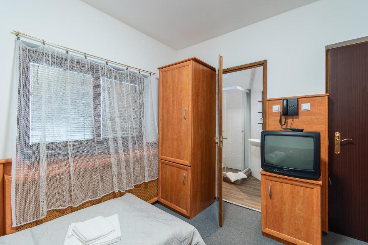 Delanta Panzio Bed & Breakfast Pecs Exterior photo
